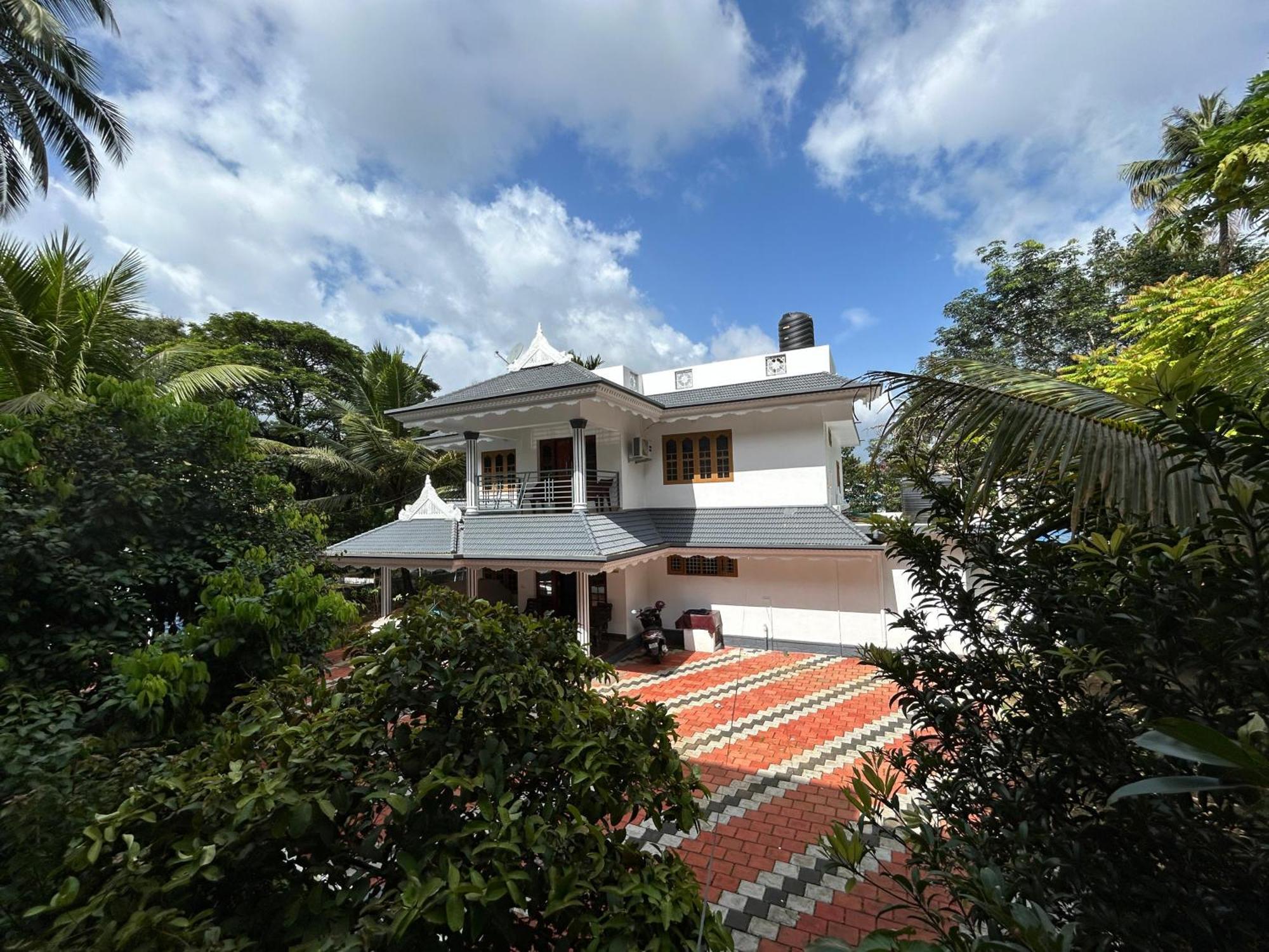 Puzhayoram Homestay Thrissur Eksteriør billede